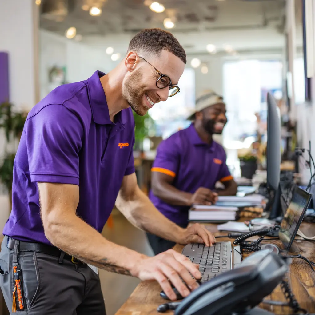 DFW Technician Installing 3CX
